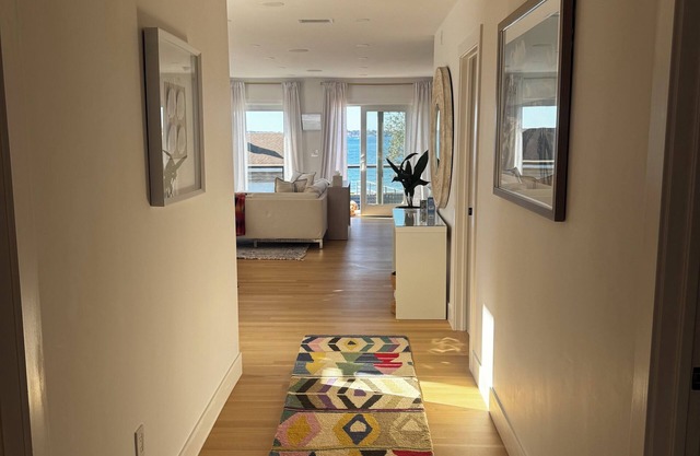 Beachside Coastal Retreat: Breathtaking Views