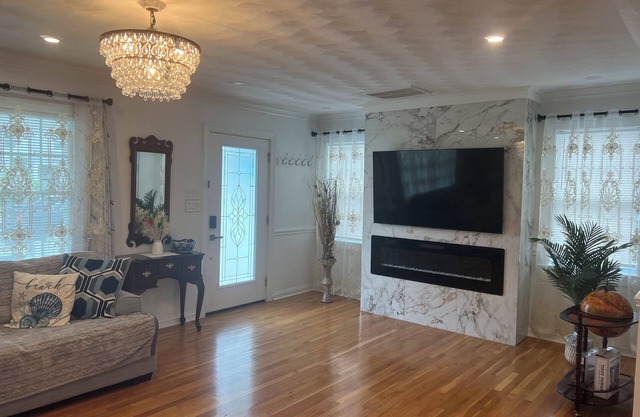 Beachside Escape 2-Bedroom Gem in Norfolk, Steps from the Sand, with AC and Wifi
