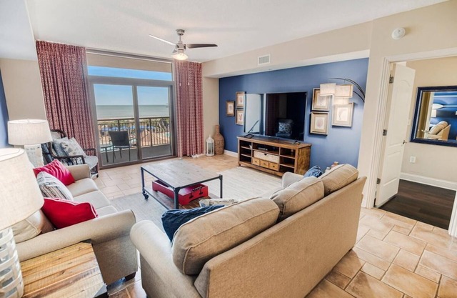 Beachside Luxury: 3-Bedroom Condo with Glass Showers and More