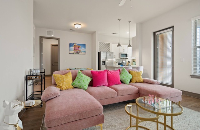 Beachy Dream 3BR/2BA w./Pool, Gym, and Theater