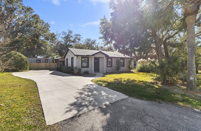 Beachy Isle of Palms Bungalow in A+ Condition!