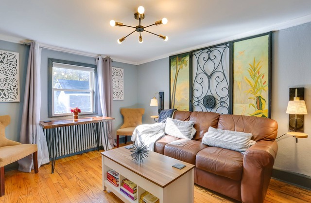 Beacon Apt w/Patio + Grill; Walk to Main St!