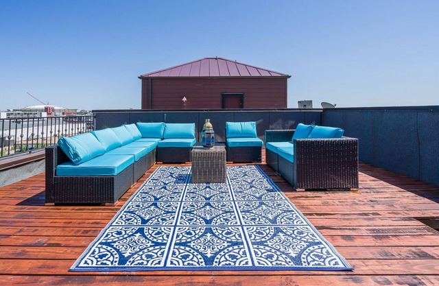 Beale 3 Blocks-Roof Top Deck- Private Garage-Video Games