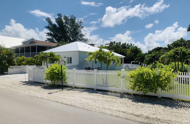 Bean Point Beach Cottage -North End of Island beautiful white sand and sunsets!