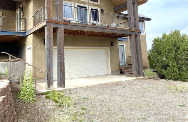 Bear Creek Hideaway (Ski Specials)