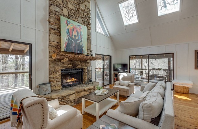 Bear Necessities | Private Wooded Retreat with Hot Tub, Pool Table & Ping Pong Table