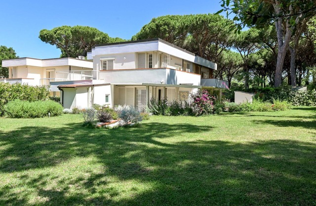 Beautiful private villa for 10 people with A/C, WIFI, TV, patio and pets allowed