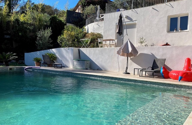Beau Studio Meuble Dans Villa Avec Piscine