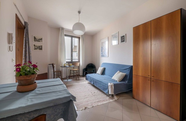 Beautiful apartment for 4 guests with WIFI, A/C, TV, pets allowed and parking