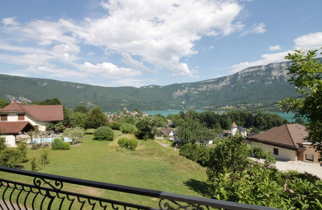 Beautiful villa on the slopes of Lake Aiguebelette!