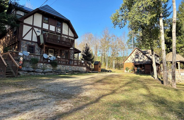 Beautiful 12 Bdrm Rustic Chalets Built For Large Group Entertaining w/Privacy
