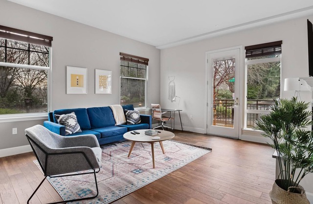 Beautiful 1BR Apartment in Woodinville