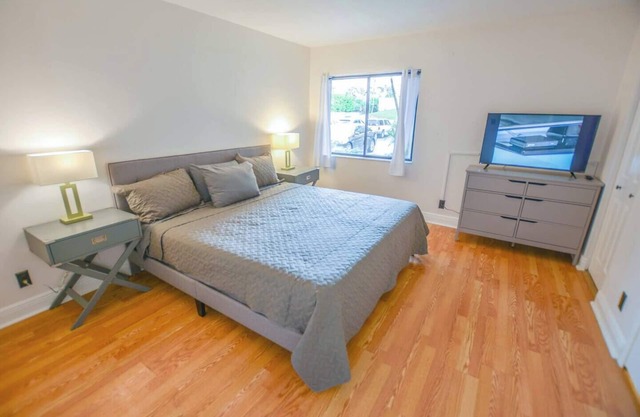 Beautiful 1st floor beach Jupiter condo on canal