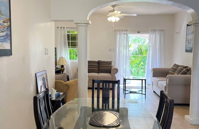 Beautiful 2 Bed, 2 Bath Condo, Pool, W&D, & Airy Patio. Walk to Miami Beach