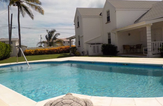 Beautiful 2 bed 2 bath town-house with pool and sea views.
