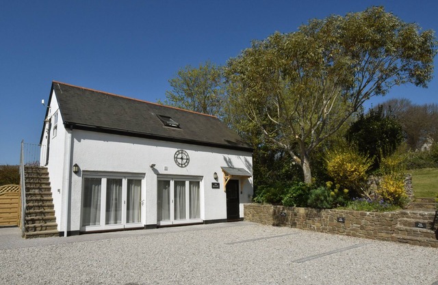 Beautiful 2 bedroom cottage in delightful central Croyde location