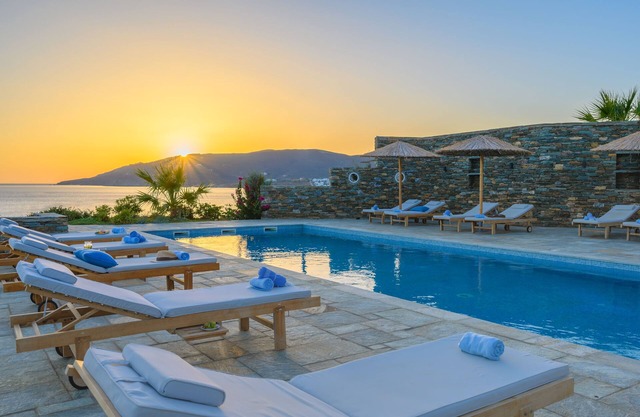 Beautiful 2-bedroom house "on the beach" with swimming pool