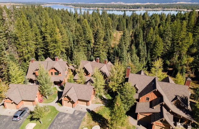 Beautiful 2 BR Townhome with Private Hot Tub