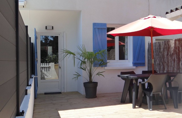 Beautiful 2 room apartment 2 to 4 people with large terrace, close to the beach, quiet