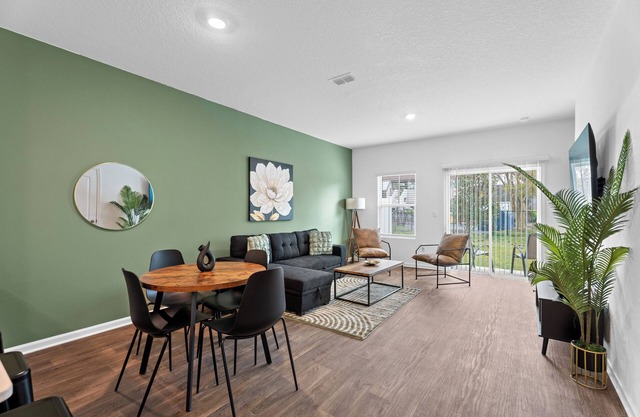 Beautiful 2BR Townhome Close to beach/Mayo Clinic