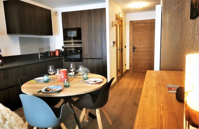 Beautiful 3* 1BR, Les Gets center, terrace, parking, ski and bike storage
