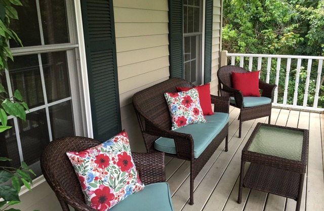 Beautiful 3/2 Treetop Home in Black Mountain ~ Walk To Lake Tomahawk!