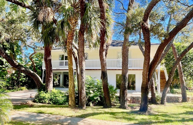 Beautiful 3/2 w/pool 5 min to beach ! Discount p/mo if affected by Hurricanes