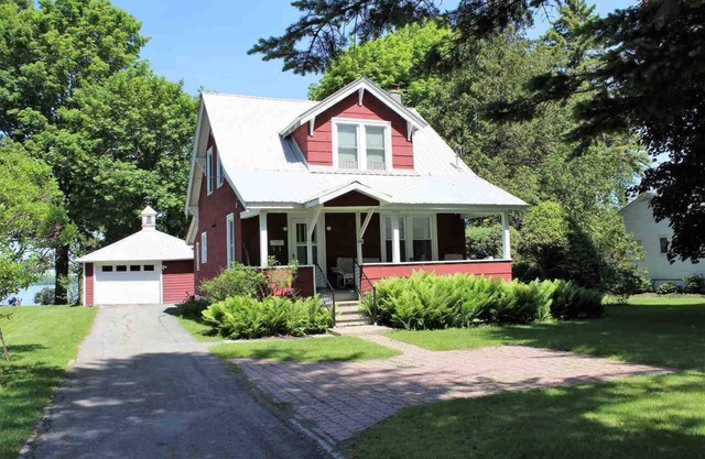 Beautiful 3-BDRM Cottage Home on the St. Lawrence River!