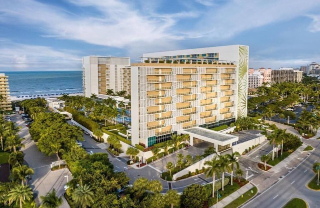 Beautiful 3 bedroom villa at Marriott's Crystal Shores Marco Island