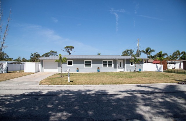 Beautiful 3 Bedroom/2 Bath with Pool, Spacious Backyard, Ocean Access.