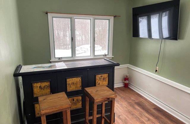 Beautiful 3-bedroom house with WiFi close to hiking, lakes, Killington and Okemo