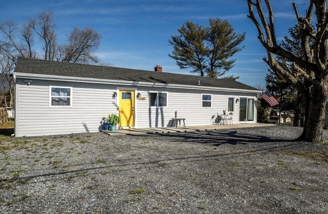 Beautiful 3 bedroom home with mountains views