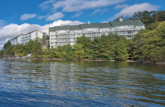 BEAUTIFUL 3 BEDROOM UNIT ON THE LAKE