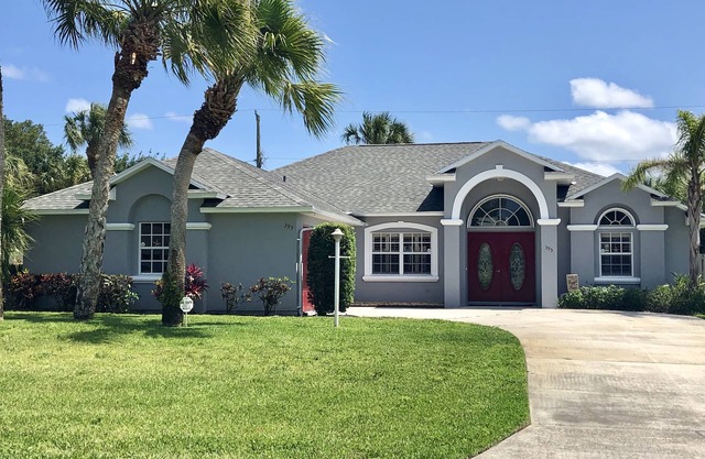 Beautiful 3 Bedroom 2 Bath Home with Heated Private Pool. Sleeps 6 to 8.