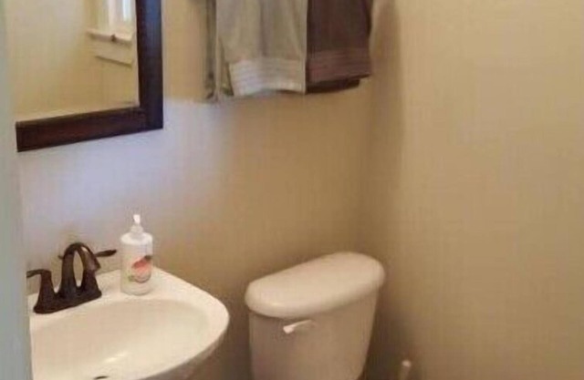 Beautiful 3 BR Walking Distance to Uptownnn