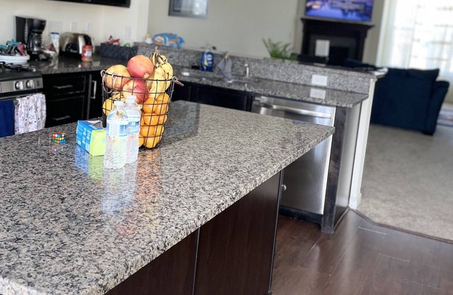 Beautiful 3 floor townhouse in the heart of Minneapolis!! Pets Allowed