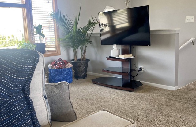 Beautiful 3BR home close to Memorial stadium and I-80