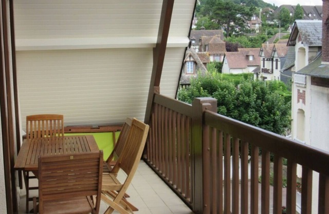 Beautiful 4 bedroom apartment in the center of Blonville