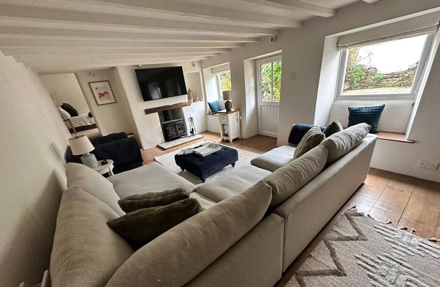 Beautiful 4-Bed Cottage in Heart of the Cotswolds