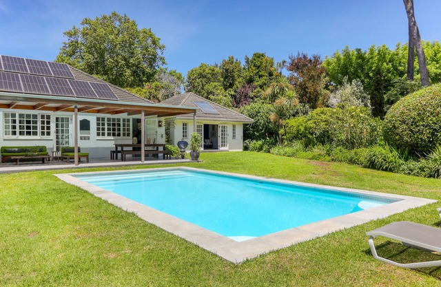 Beautiful 4 bed family home in Upper Constantia