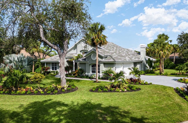 Beautiful 4 Bed/3 Bath 3,600 SF Home with Outdoor Heated Pool/Spa in Bonita Bay