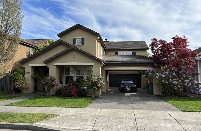 Beautiful 4 bedroom home w/luxurious furnishings