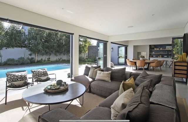 Beautiful 4 bedroom villa in Constantia estate