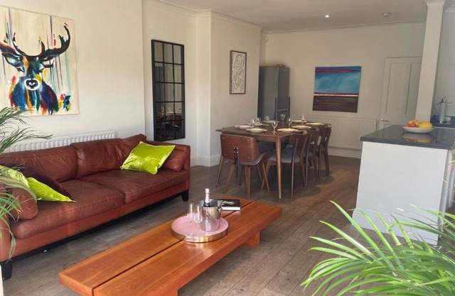 Beautiful 4B.2Ba House + office