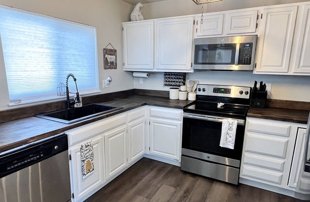 Beautiful 4Bdrm house near Peterson & AFA │ Fully fenced backyard