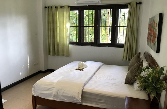 Beautiful 5 Bedrooms Modern Thai Style Villa on Private Hill Phuket