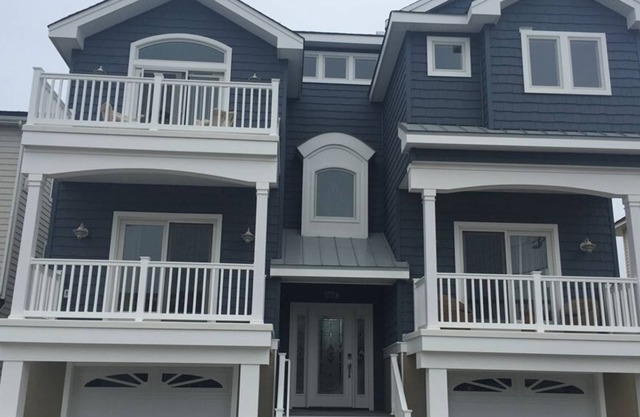 Beautiful 6 bedroom oceanfront in Surf City