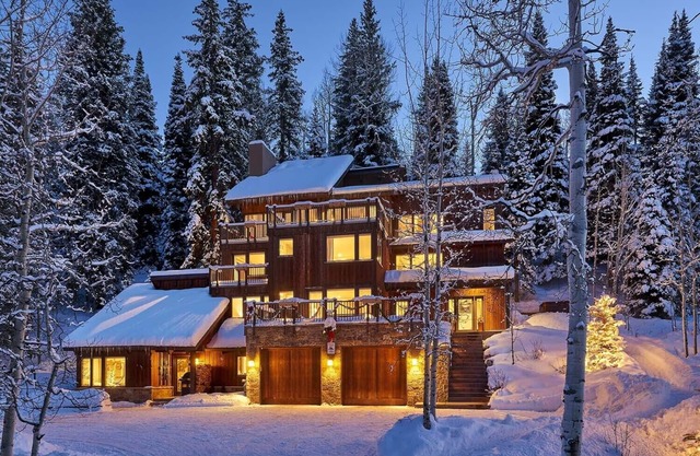 Beautiful 6BR house on Snowmass mountain w easy access to ski in and out