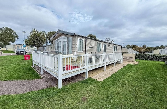 Beautiful 8 berth caravan for hire at Seashore Haven Park in Norfolk ref 22039C