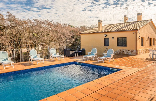 Beautiful and comfortable vacation villa for 10 people on a plot of 1000 m² in Lloret de Mar on the
